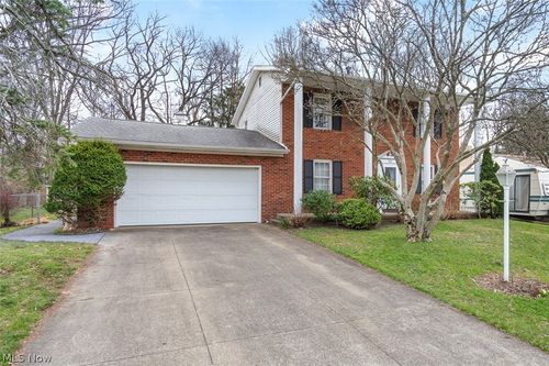 525 Narragansett Dr, Tallmadge, OH, 44278-3008 | Card Image