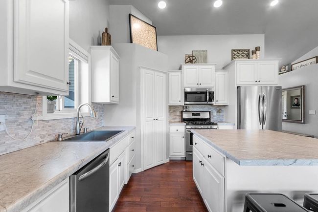 635 Pebblestone Circle, House other with 4 bedrooms, 4 bathrooms and null parking in HOBART WI | Image 13