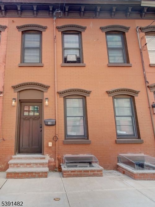 16 Eagle St, Newark, NJ, 07102-2104 | Card Image