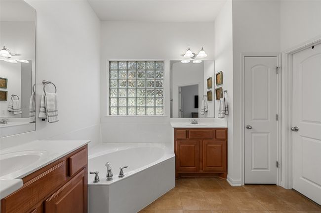 300 Errol Dr, House other with 4 bedrooms, 2 bathrooms and 6 parking in Spicewood TX | Image 19
