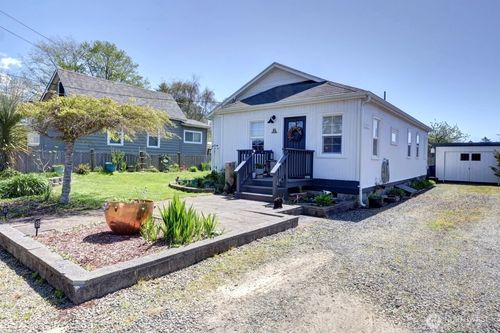 319 10th St Ne, Long Beach, WA, 98631-3551 | Card Image