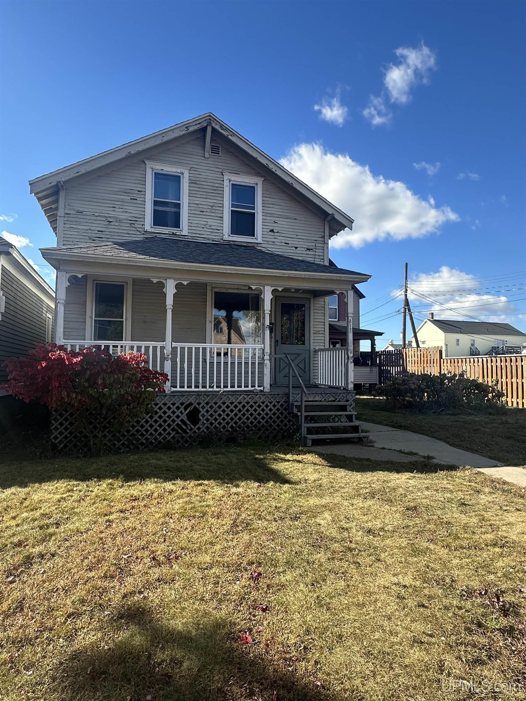 18th St, Escanaba, MI 49829