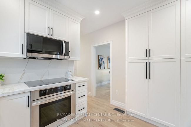 531 King St E, House other with 3 bedrooms, 2 bathrooms and 5 parking in Oshawa ON | Image 14