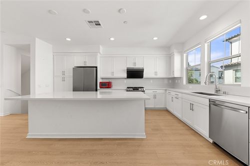 207 Colby Cir, Claremont, CA, 91711-2755 | Card Image