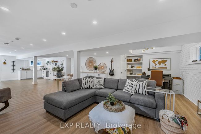 81 Forest Cir, House other with 6 bedrooms, 2 bathrooms and 6 parking in Tiny ON | Image 31