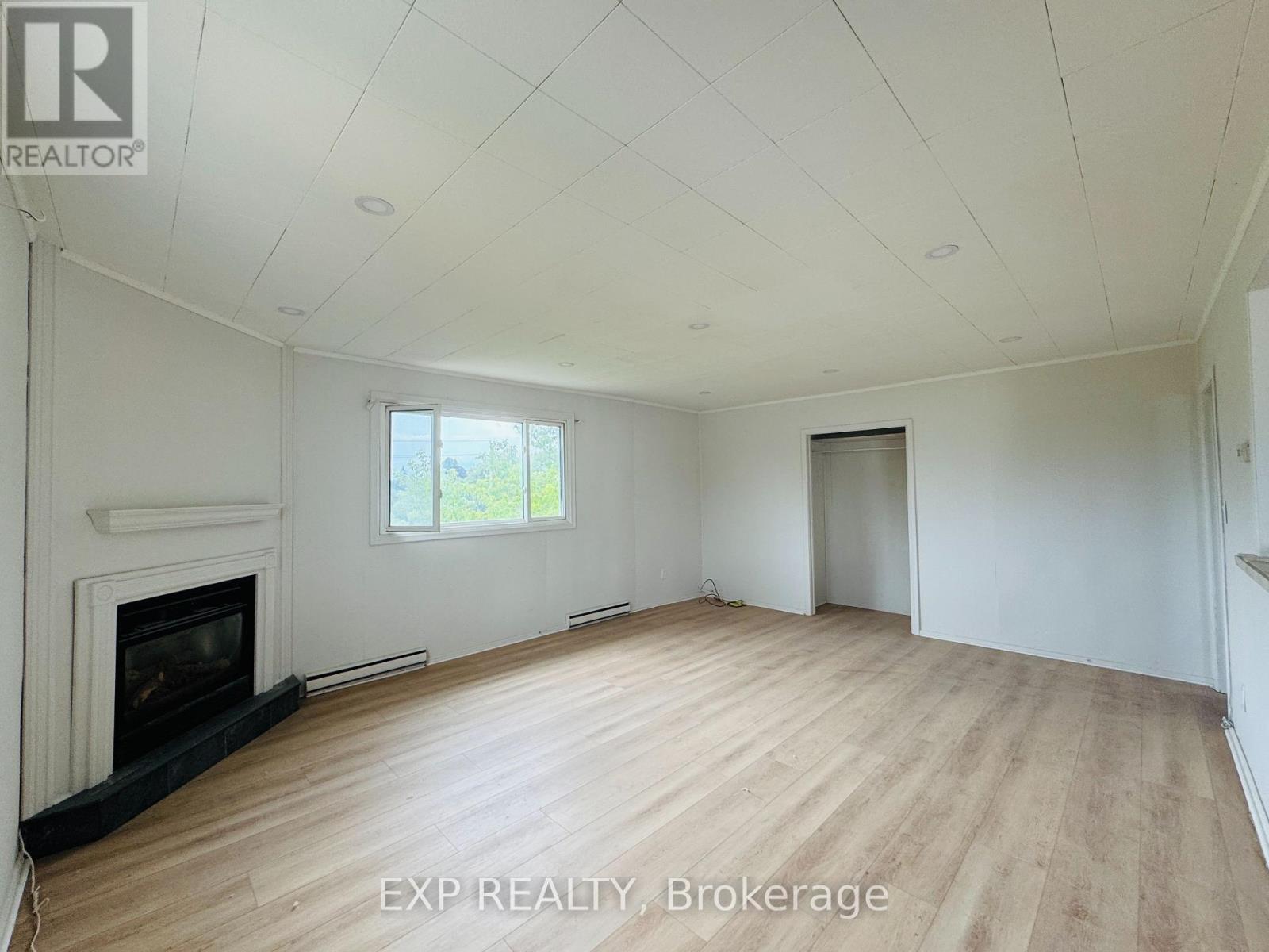 Residential Lease in Clarington (Bowmanville) 2
