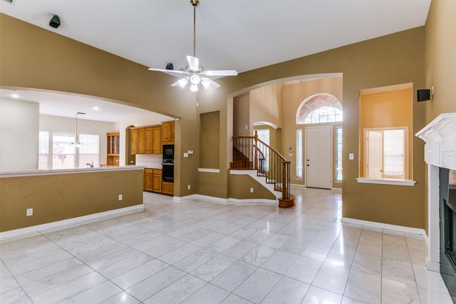 Large family room | Image 5