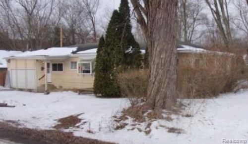 3302 Newton Rd, Commerce Township, MI, 48382-4251 | Card Image