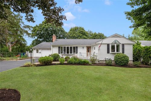 81 Edmond Dr, Warwick, RI, 02886-8521 | Card Image