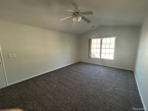 unit-c-736 Amberly Dr, Waterford, MI, 48328-4928 | Card Image