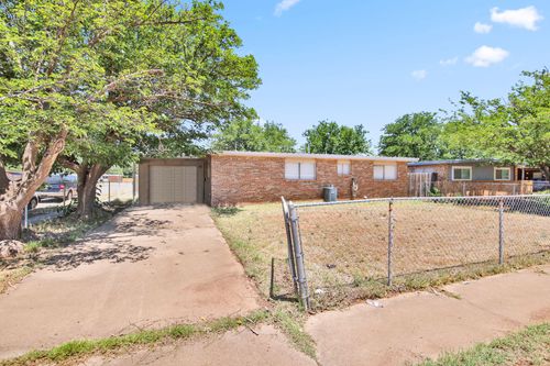 2734 66th St, Lubbock, TX, 79413-5838 | Card Image
