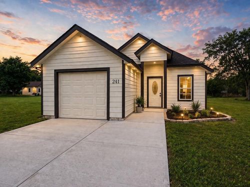 241 19th St, Hempstead, TX, 77445-4151 | Card Image
