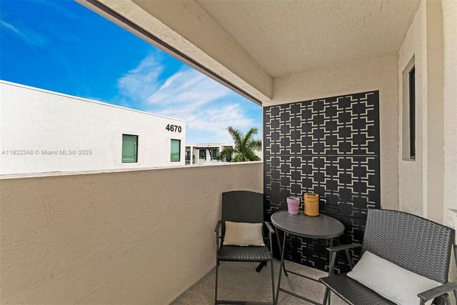 4690 Nw 84 Th Ave, Townhouse with 3 bedrooms, 5 bathrooms and null parking in Doral FL | Image 33