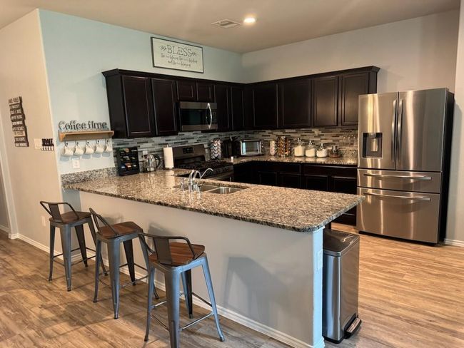 Kitchen with breakfast bar | Image 4