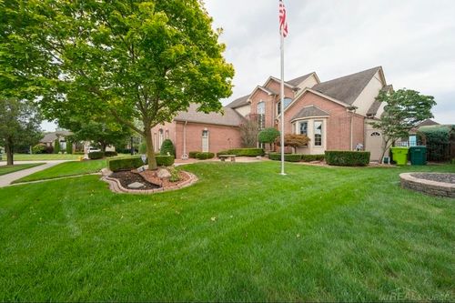 20064 Chesterbrook Dr, Macomb, MI, 48044-5931 | Card Image