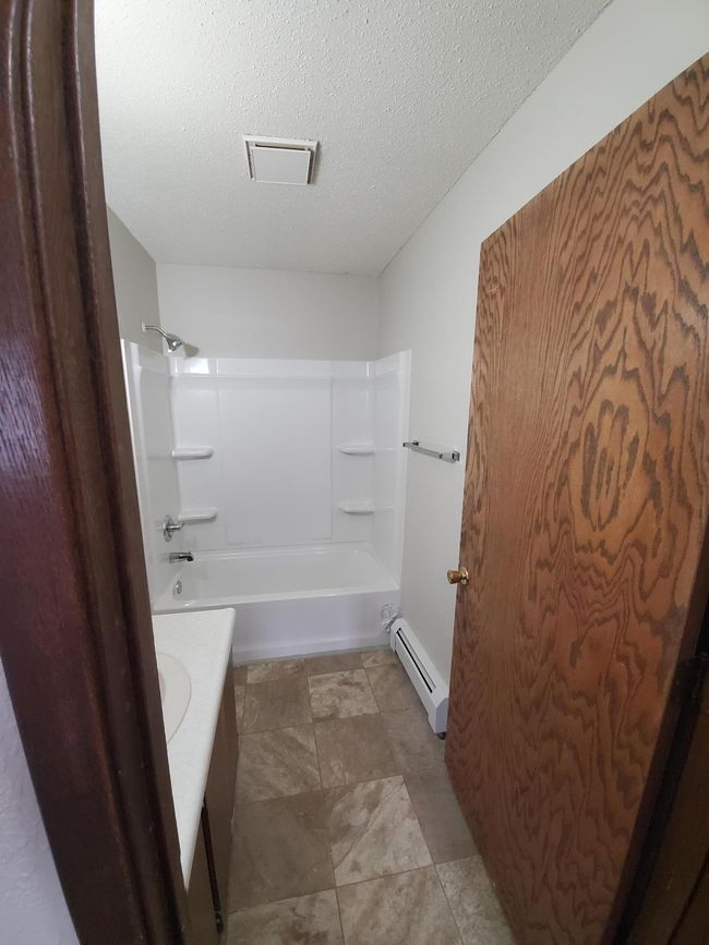 Full Bathroom | Image 10
