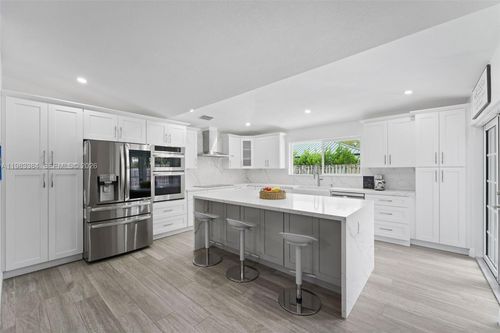 7827 Nw 166th Ter, Miami Lakes, FL, 33016 | Card Image