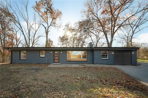 2309 E 77th St, Kansas City, MO, 64132-2129 | Card Image