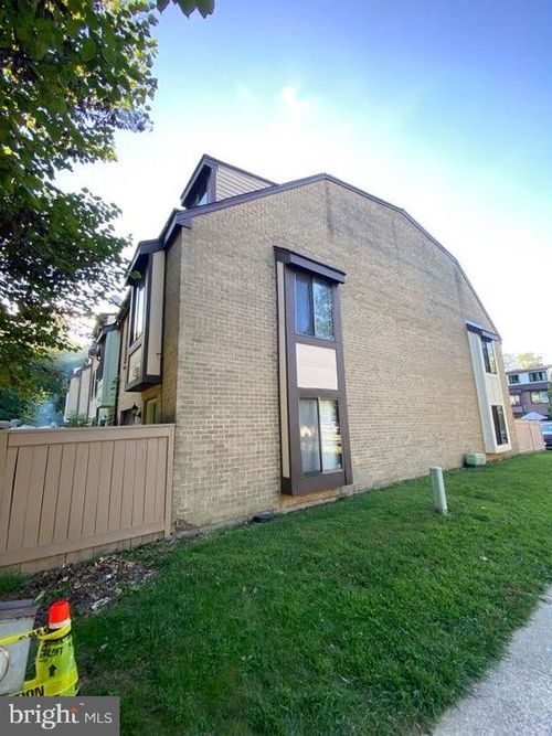 9917 Forest View Pl, MONTGOMERY VILLAGE, MD, 20886-1105 | Card Image