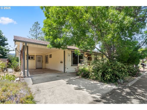 713 Brookside Cir, Rogue River, OR, 97537-9511 | Card Image