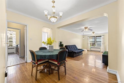 522-35-35 75th St, Jackson Heights, NY, 11372-4414 | Card Image