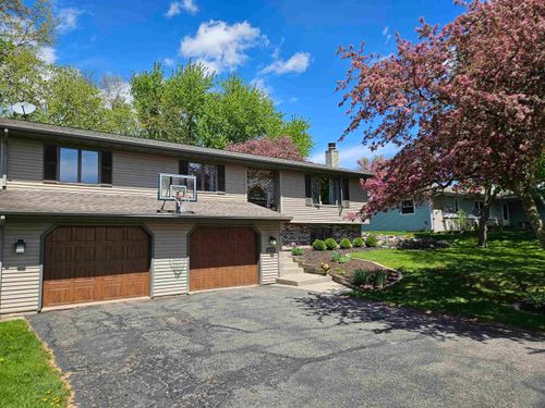 634 Naragansett Ave, Baraboo, WI, 53913-1261 | Card Image