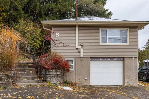 6 Begue St, Dundas, ON, L9H2N2 | Card Image