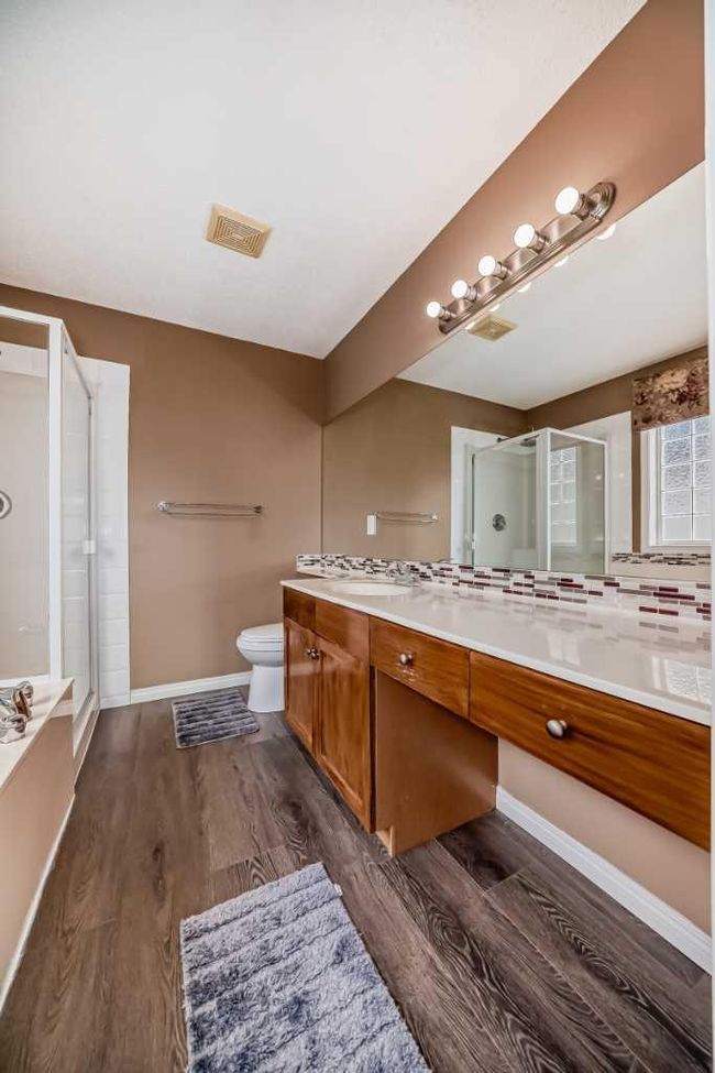 407 Bridlewood Avenue Sw, Home with 6 bedrooms, 3 bathrooms and 4 parking in Calgary AB | Image 22