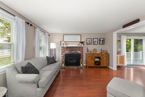 44 Pilgrim Dr, Litchfield, NH, 03052-2531 | Card Image