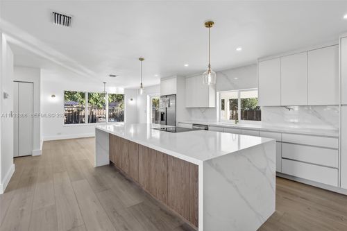 6800 Nw 7th St, Plantation, FL, 33317-1724 | Card Image