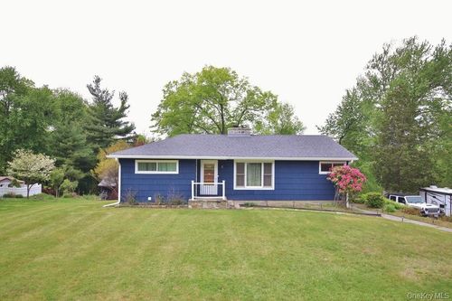 124 Cherrywood Dr, Fishkill, NY, 12524-2808 | Card Image