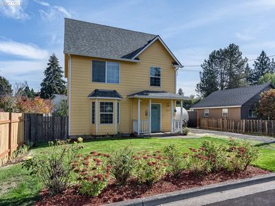 890 Ne 4 Th Ave, House other with 2 bedrooms, 1 bathrooms and 1 parking in Hillsboro OR | Image 1