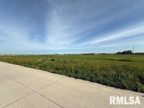 6632 Meghan Ave, Bettendorf, IA, 52722-6446 | Card Image