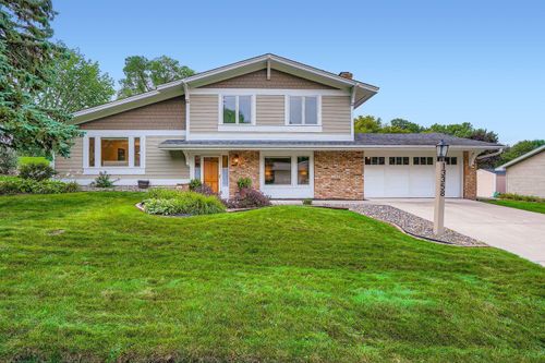 13358 Foliage Ave, Apple Valley, MN, 55124-7946 | Card Image