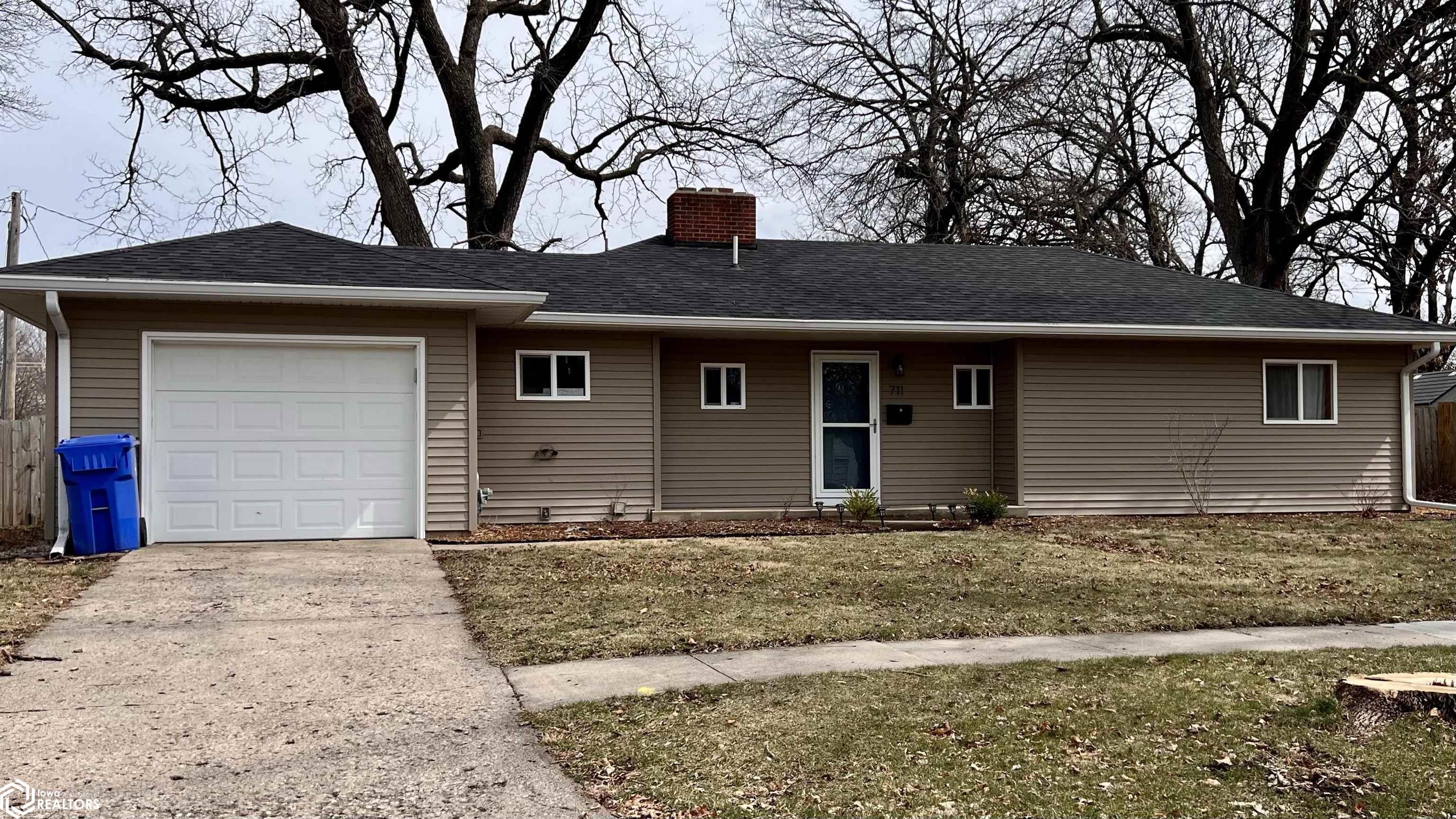 Oak St, Jefferson, IA 50129