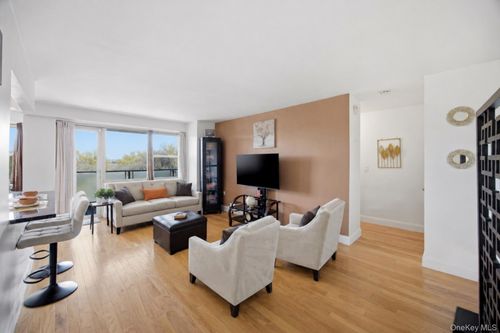 5e-400 Cozine Avenue, New York, NY, 11207 | Card Image