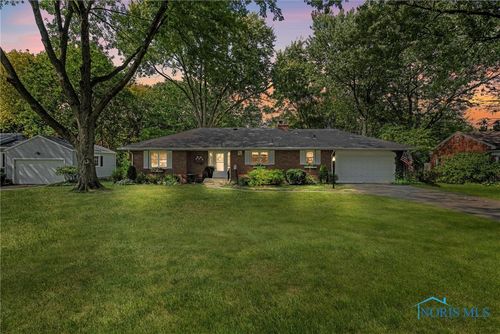 517 Perry Dr, Perrysburg, OH, 43551-1444 | Card Image