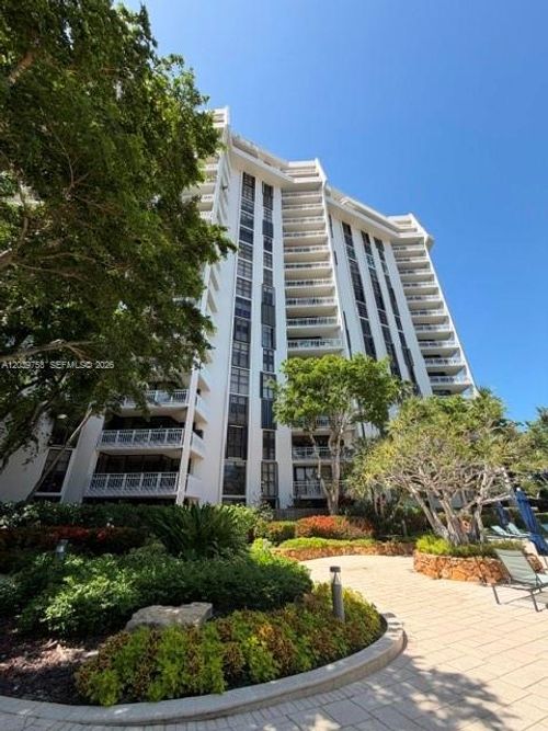 301-2000 Towerside Ter, Miami, FL, 33138-2223 | Card Image