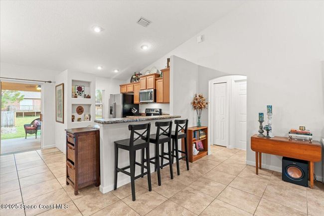 Full Bathroom In Between Bedrooms 2 + 3 | Image 23