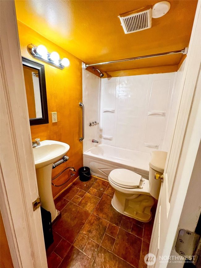 APT-15 - 1921 208 Th St E, House other with 1 bedrooms, 1 bathrooms and 2 parking in Spanaway WA | Image 16