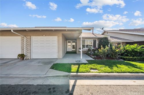 c-26830 Avenue Of The Oaks, Newhall, CA, 91321-4830 | Card Image