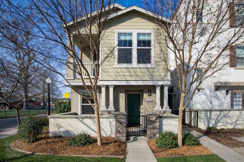 489 Mcclatchy Way, Sacramento, CA, 95818-2806 | Card Image