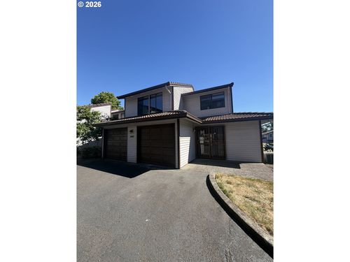 12143 Se 104th Ct, Happy Valley, OR, 97086-7939 | Card Image