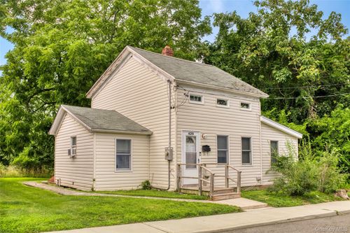 429 Kaplan Ave, Greenport, NY, 11944-1337 | Card Image