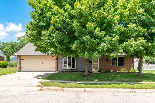 1221 Warwick Dr, Miamisburg, OH, 45342-3250 | Card Image