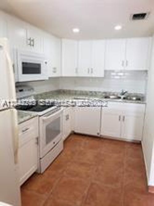 a214-20 Nw 87th Ave, Miami, FL, 33172-4597 | Card Image