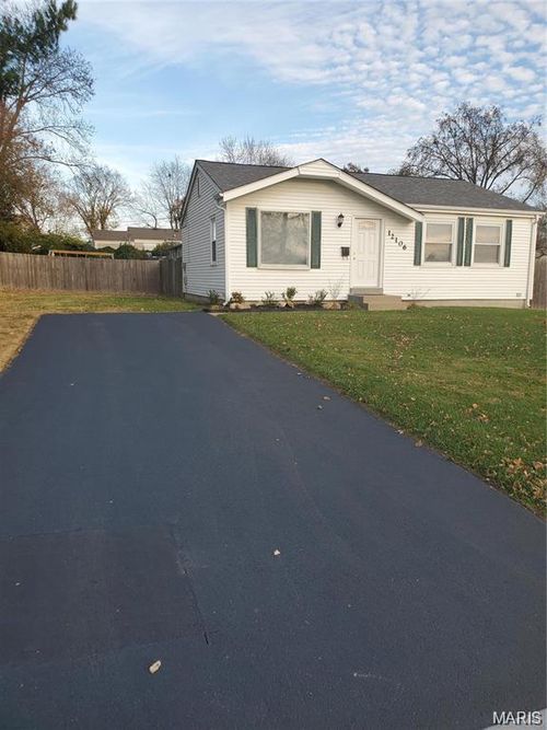 12106 Belaire Pl, Maryland Heights, MO, 63043-1102 | Card Image