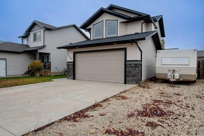 7105 88 St, House detached with 4 bedrooms, 3 bathrooms and 4 parking in Grande Prairie AB | Image 2