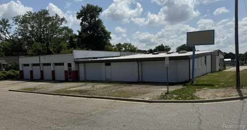 870 Cesar E Chavez Ave, Pontiac, MI, 48340-2332 | Card Image