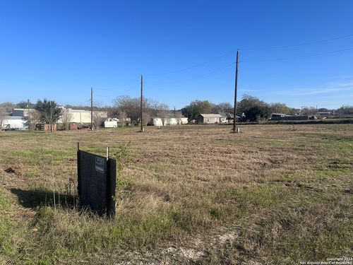 610 S 8th St, Stockdale, TX, 78160-6034 | Card Image